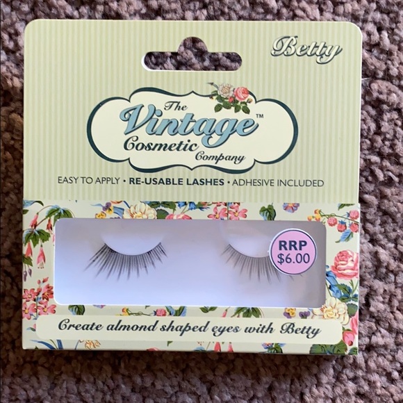 False Strip Lashes by The Vintage Cosmetic Comp. - Picture 2 of 4